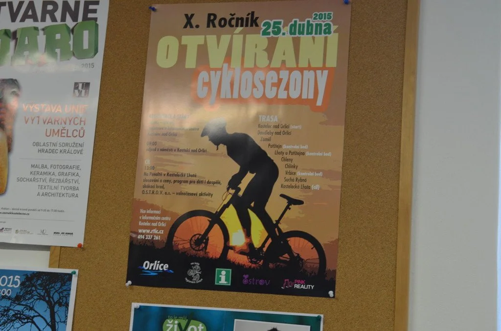 Plakát zvoucí na Otvírání cyklosezóny na nástěnce